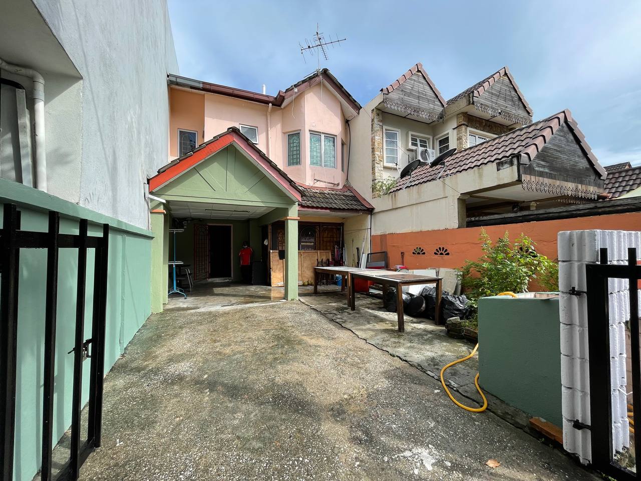2sty Seksyen 8 Basic Facing Open