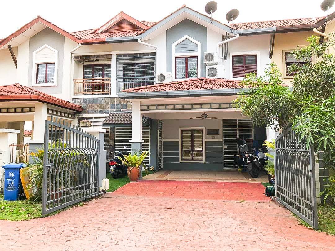 Double Storey at DKayangan Seksyen 13 Shah Alam
