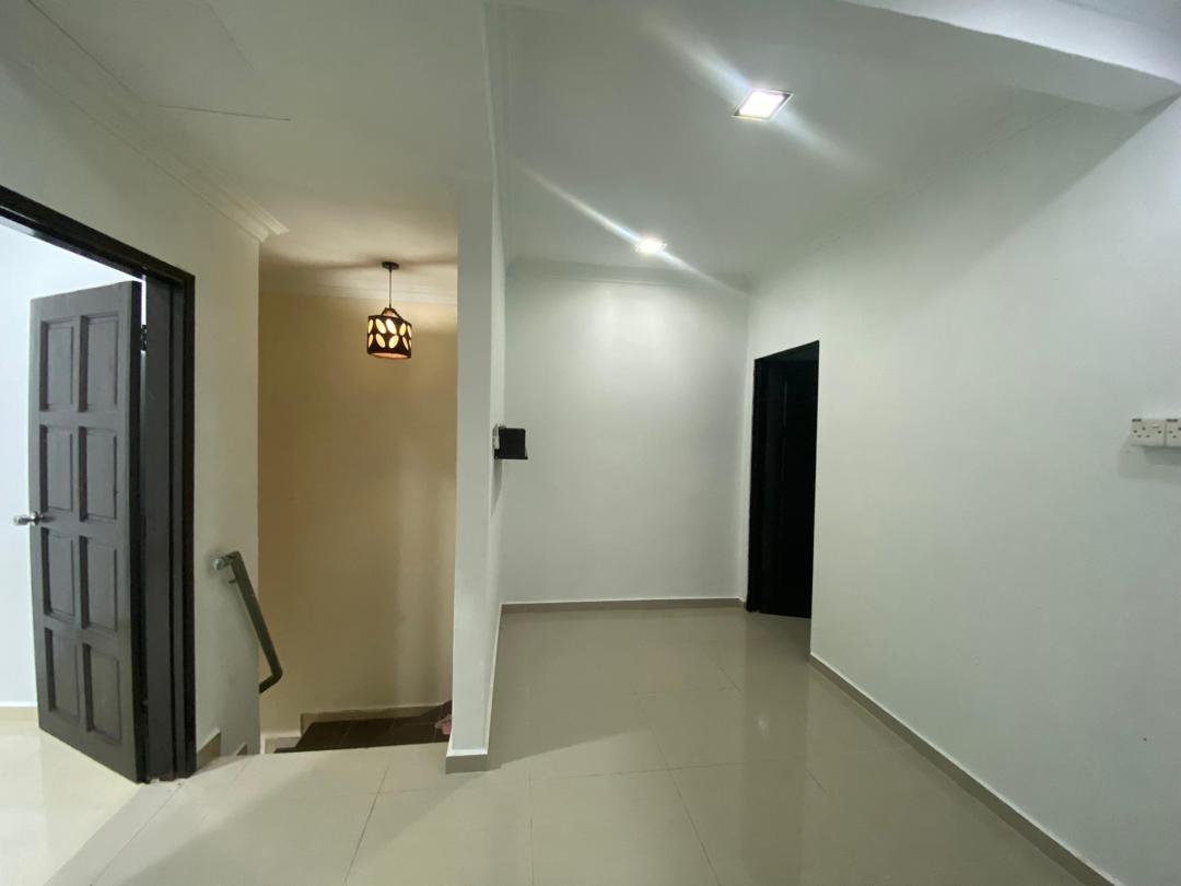 Renovated Freehold Teres 2 Tingkat Semenyih - photo 4
