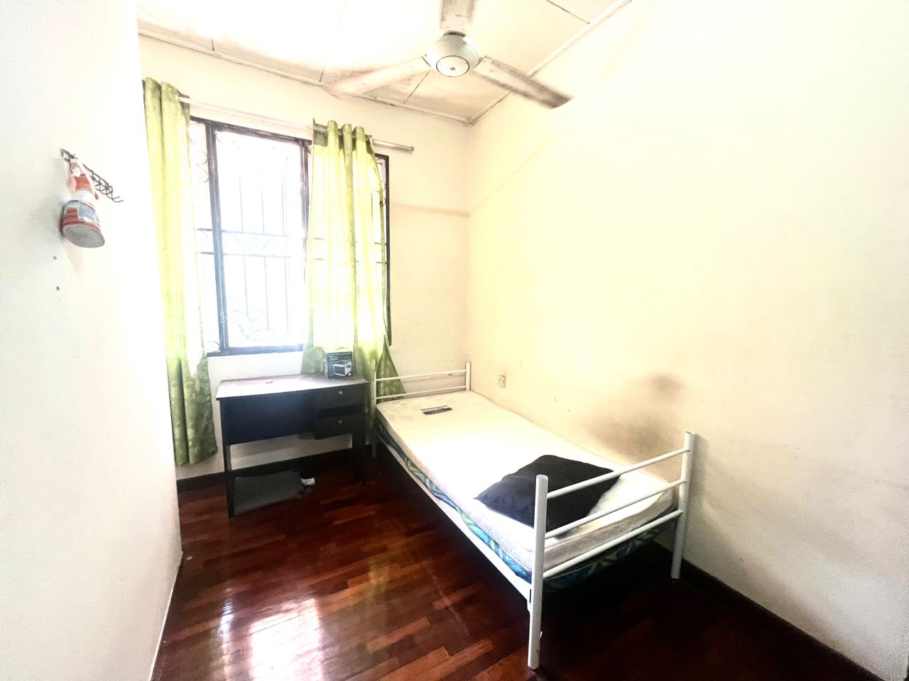 Freehold End Lot Teres 2 Tingkat Presint 11 - photo 2