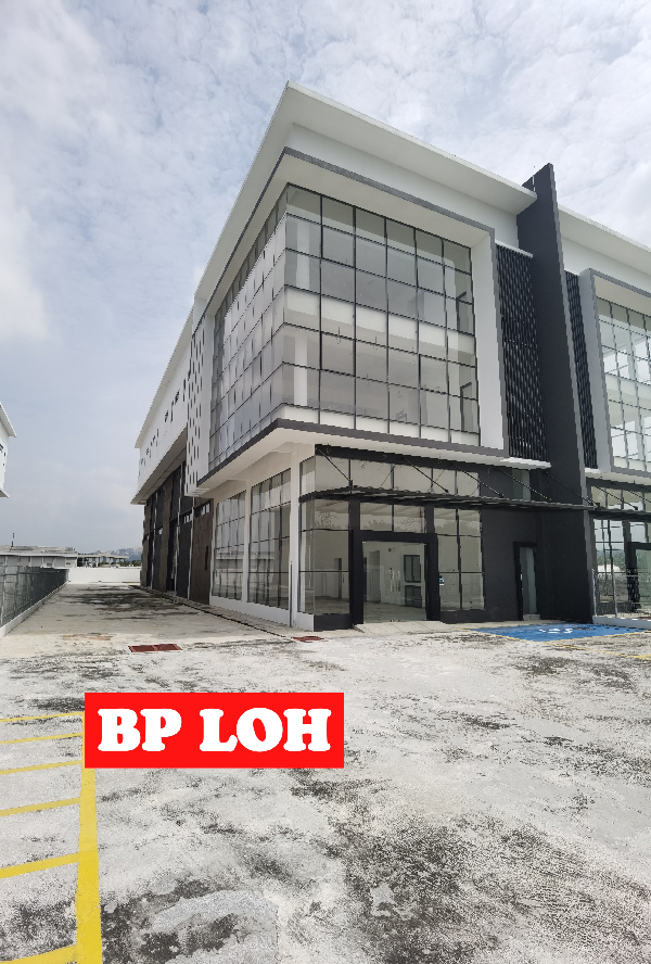 Valdor semi-D factory warehouse fronting highway for rent