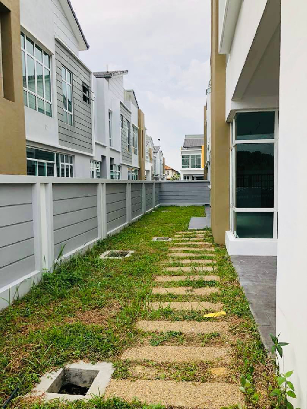 Semi D Detached Cluster @ Greenville - photo 2