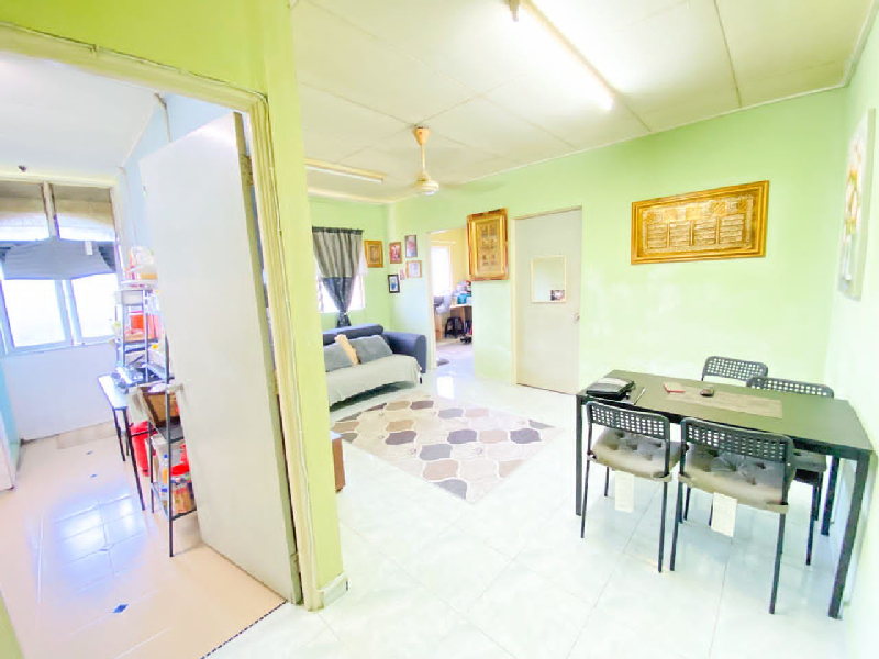 Flat Seksyen 24 Blok 60 Hot Area High Demand - photo 3