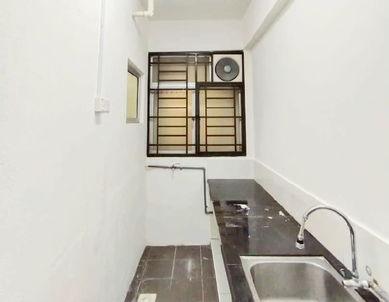 Green Suria Apartment ada Balkoni Below Market - photo 6