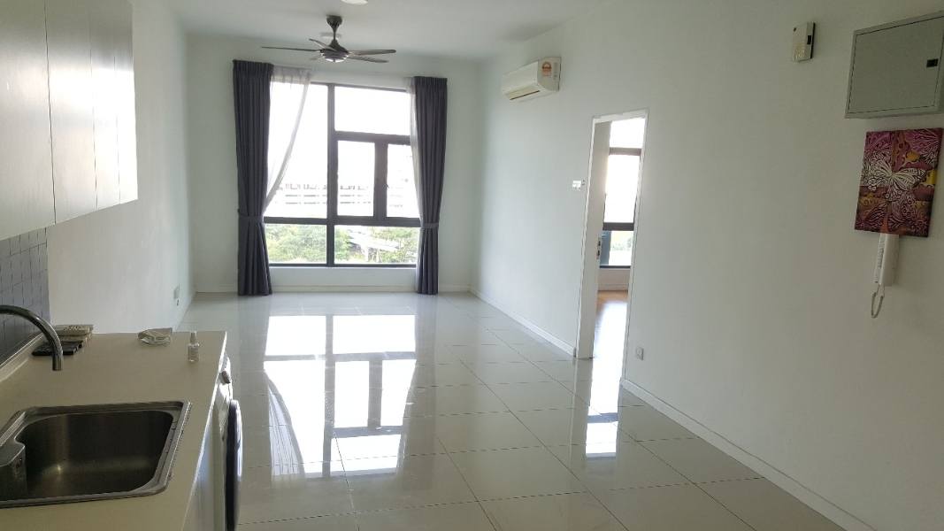 Urbana Residence Near LRT - photo 4