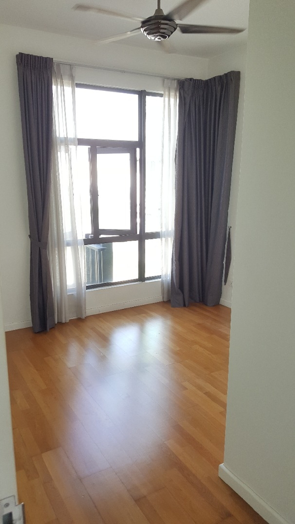 Urbana Residence Near LRT - photo 8