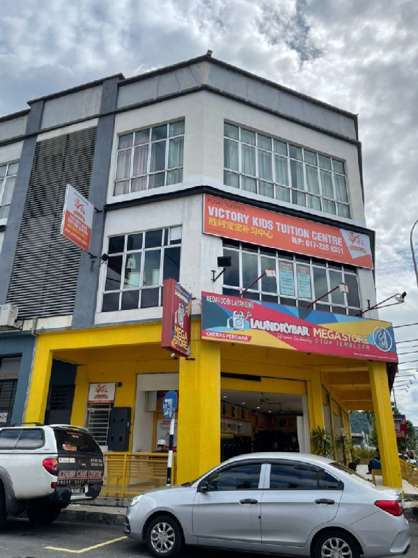 3 Storey Shoplot Office Corner Unit - photo 2