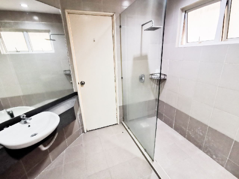 Waldorf Tower Service Condo - photo 10