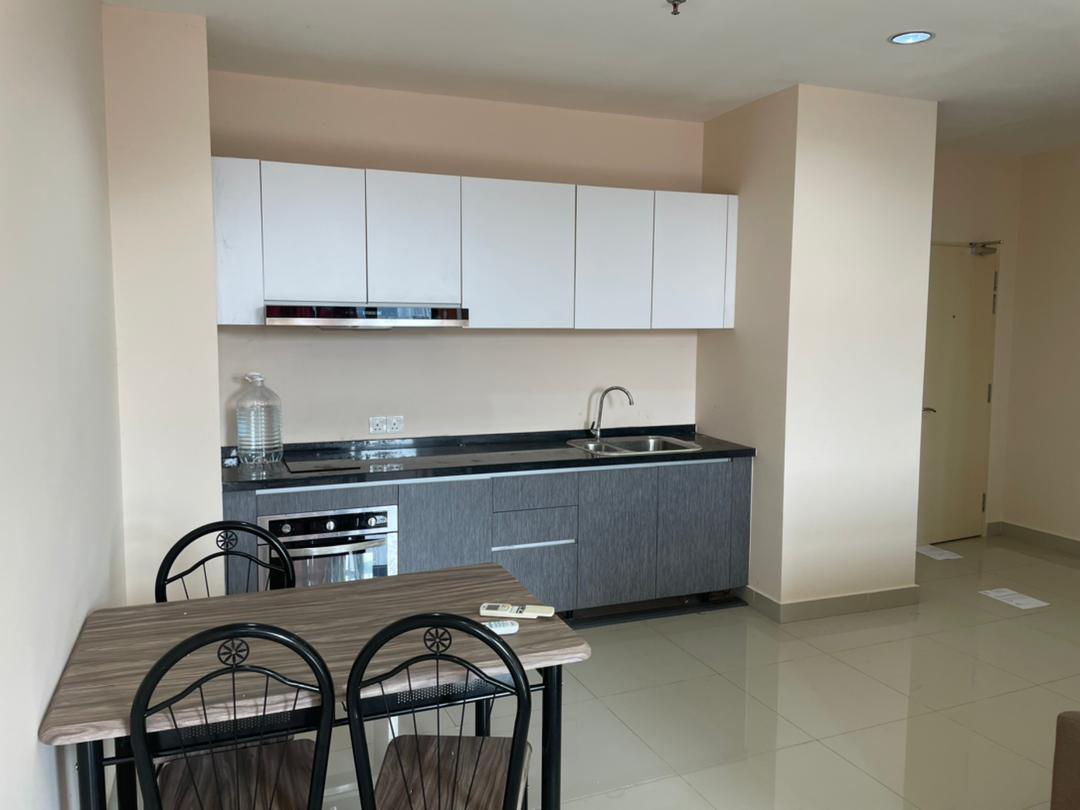 E Suite, Emerald Avenue - photo 2