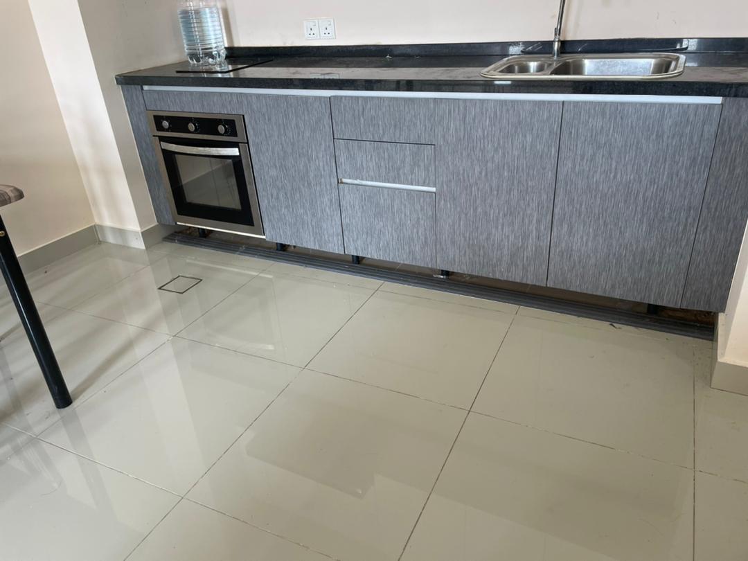 E Suite, Emerald Avenue - photo 3