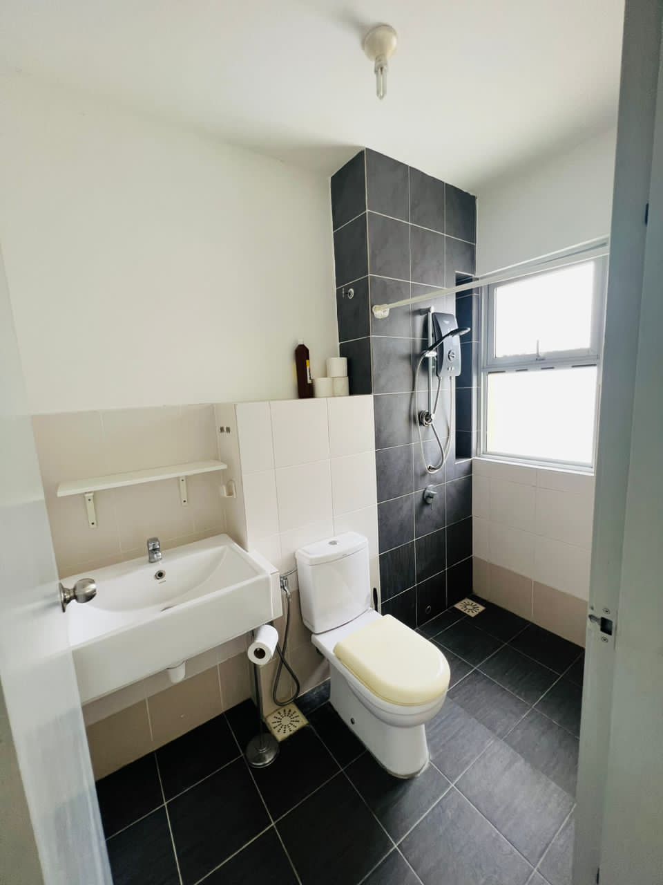 Partly Furnished Ceri Hillpark by Chee Hin - photo 4