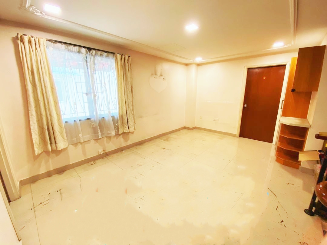 Taman tasik indah  3sty  End lot - photo 2