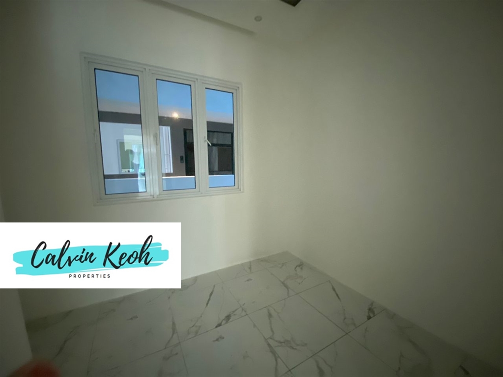 Quaywest Residence 800k 1219sf - photo 3
