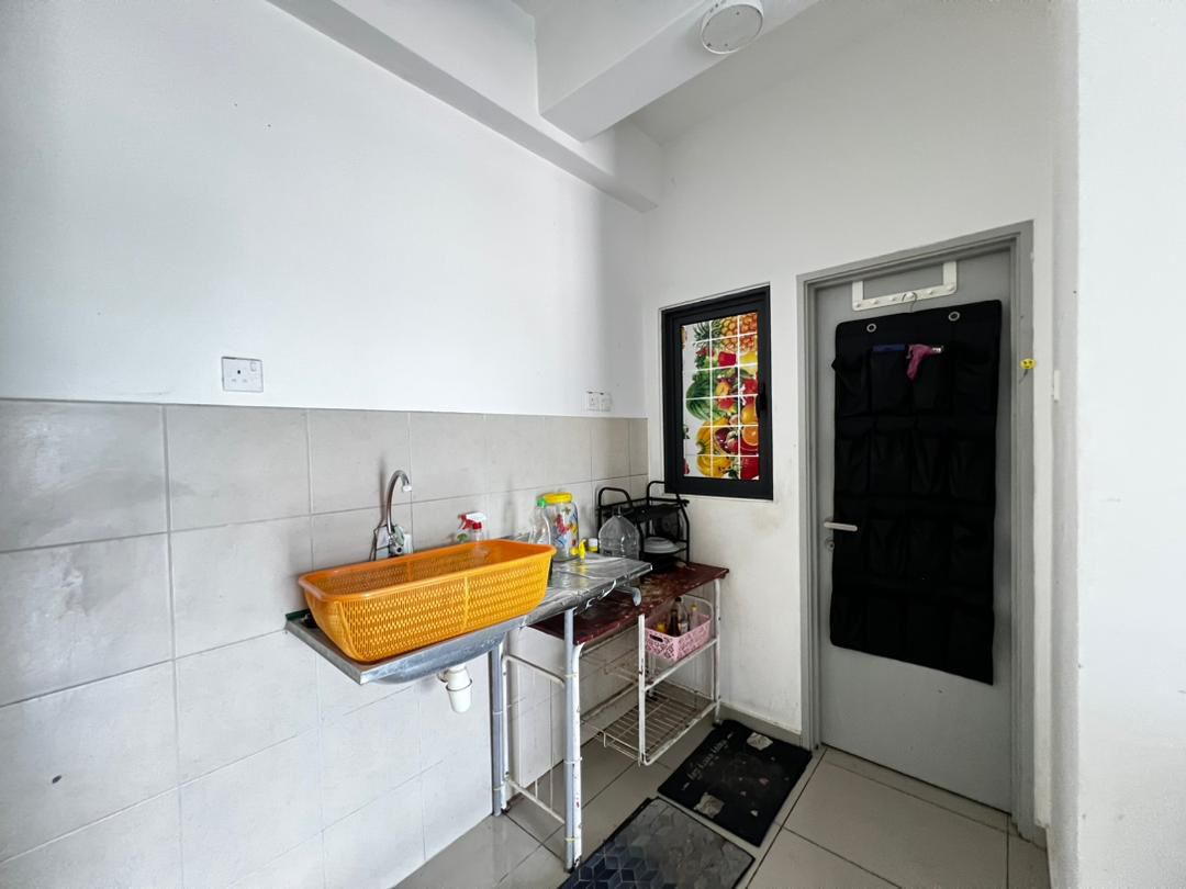 The Promenade 847sqft 2cp 450K - photo 3