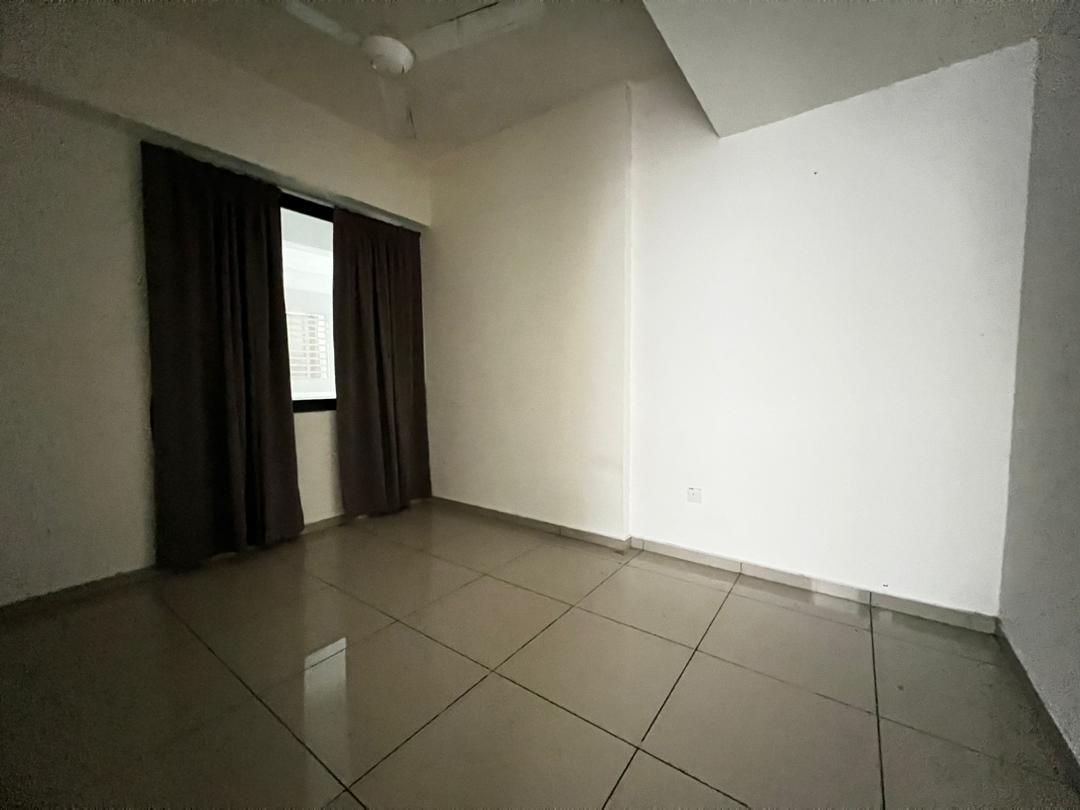 The Promenade 847sqft 2cp 450K - photo 4