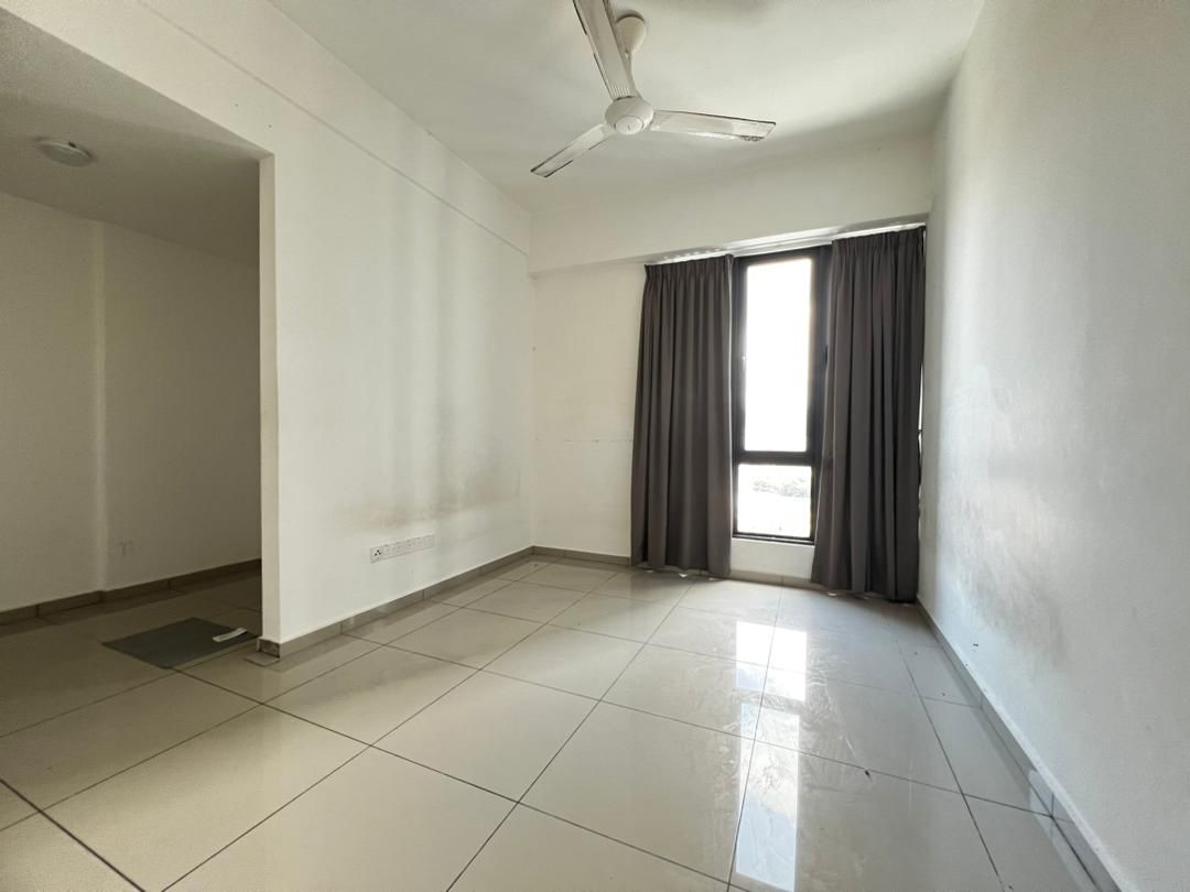 The Promenade 847sqft 2cp 450K - photo 7
