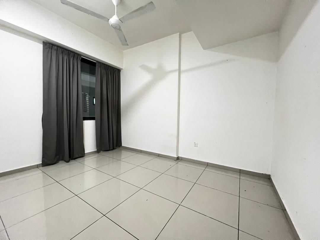 The Promenade 847sqft 2cp 450K - photo 8