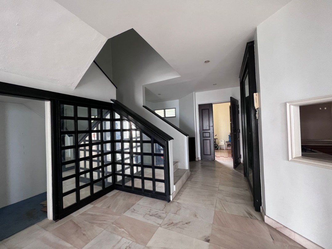 Diamond Villa Duplex 2500sqft 985k - photo 4