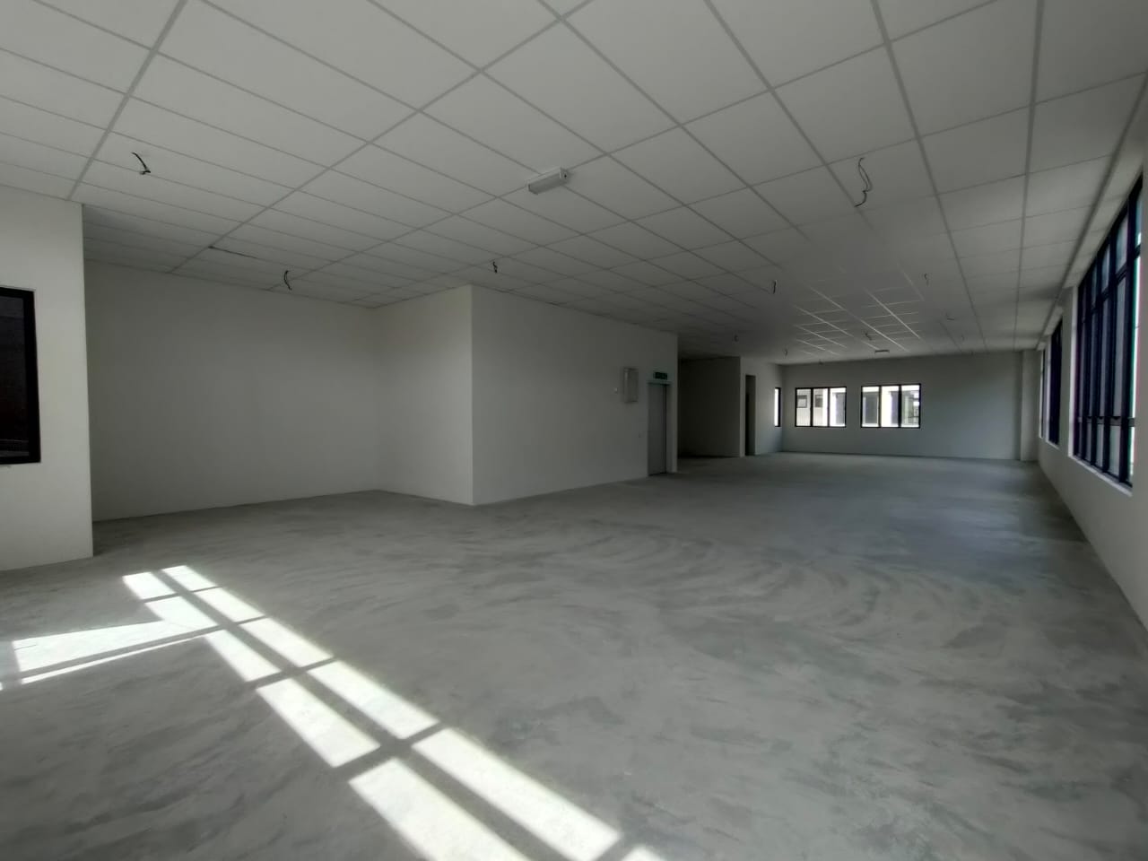 Kota kemuning end lot brand new double storey shop - photo 3
