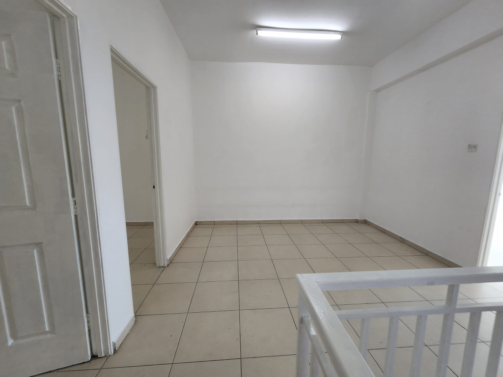 3 Storey 5b4t 2xMasterbedroom RM1200 Cheap Aulong - photo 3