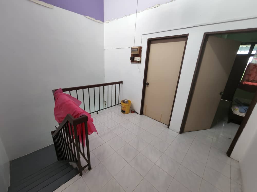 Below Market Value Double Storey Corner Near Aeon - photo 8