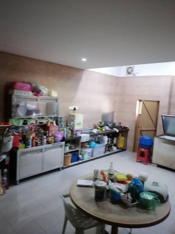 Jelutong Two and Half Storey Terrace Freehold - photo 3
