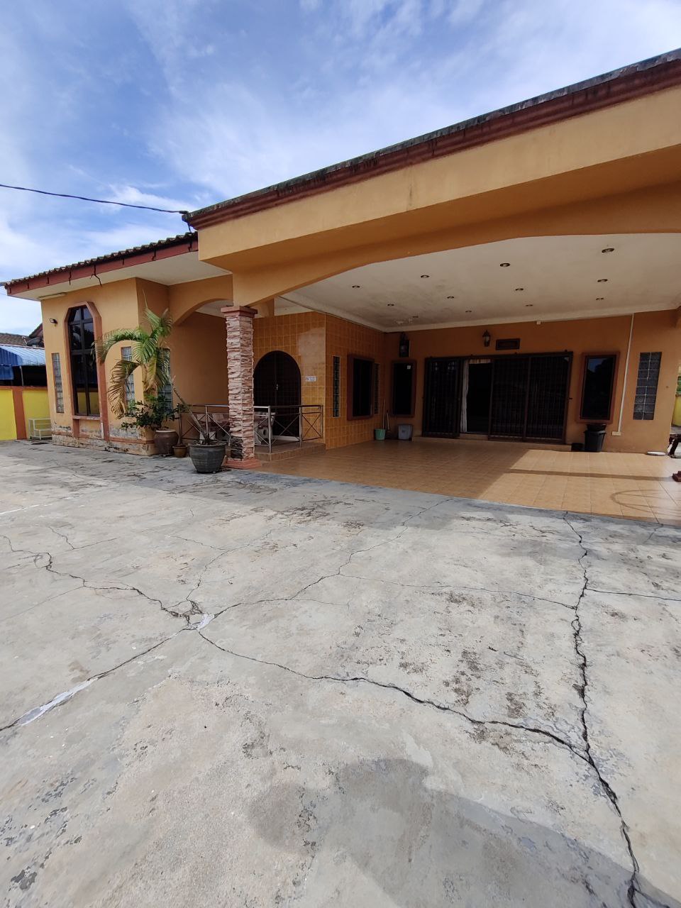 Beautiful Bungalow In Bukit Jana - photo 2