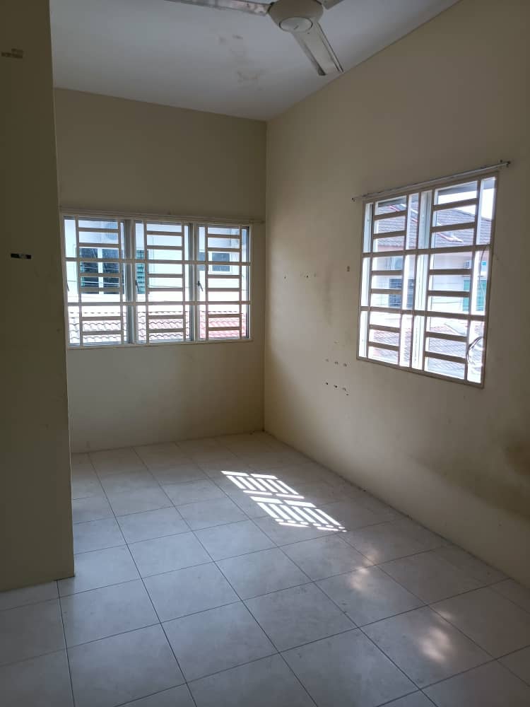 Freehold Double Storey Taman Asamara Maju - photo 9
