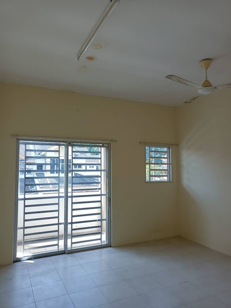 Freehold Double Storey Taman Asamara Maju - photo 11