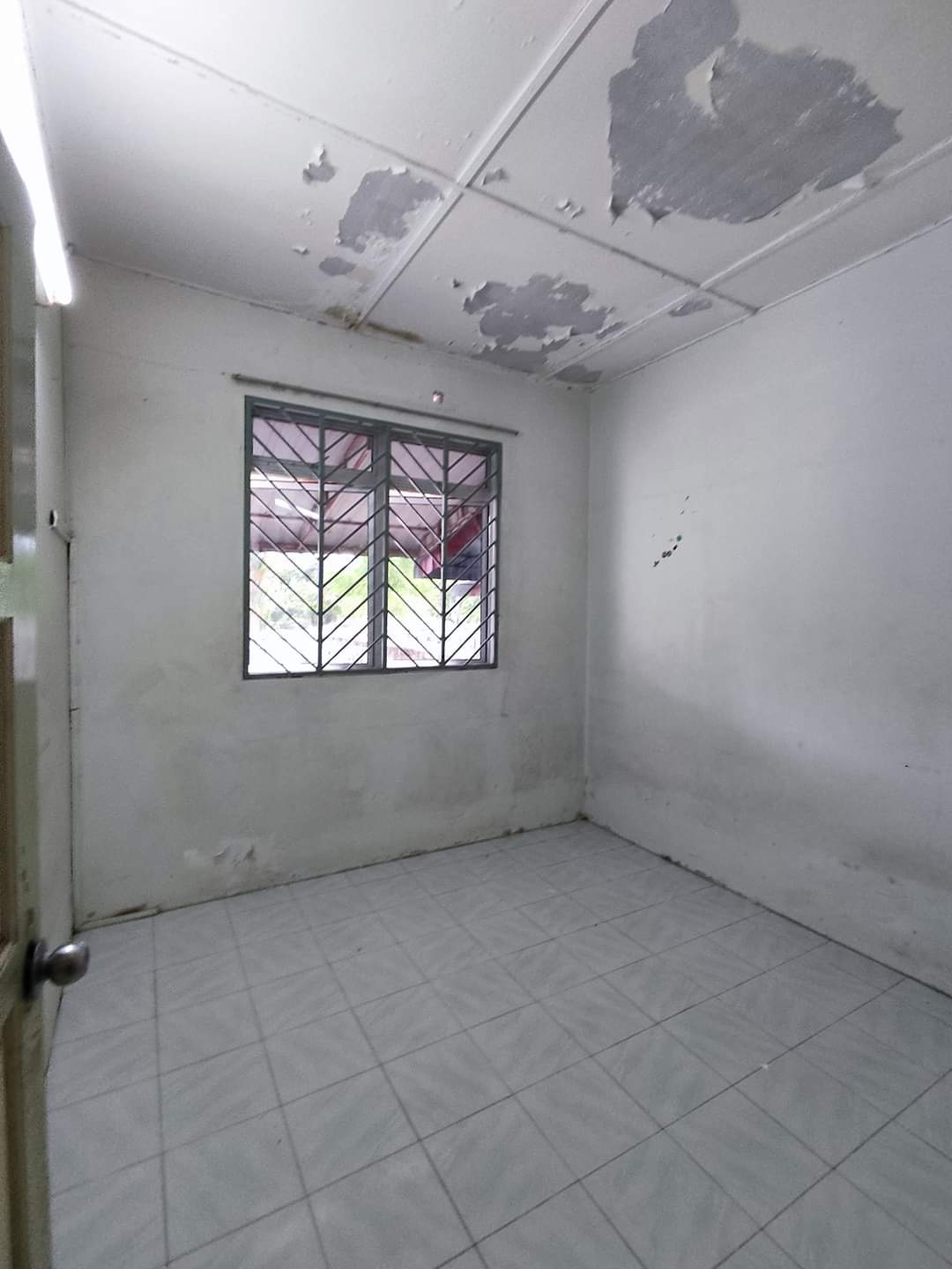 Single Storey Terrace House In Taman kami B - photo 2