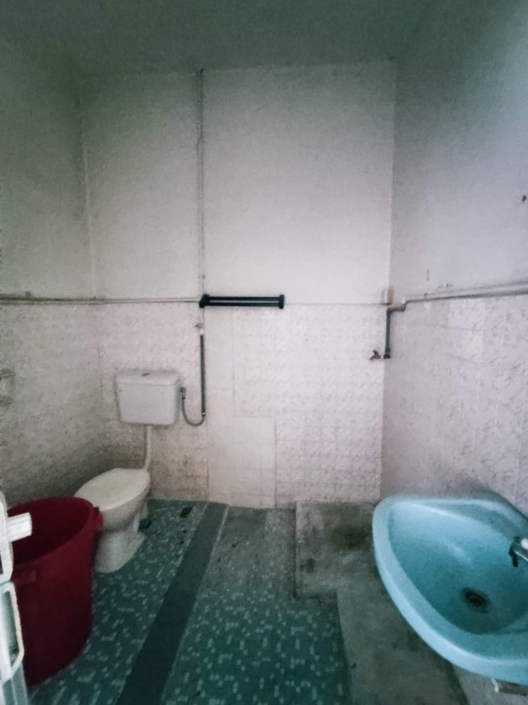 Single Storey Terrace House In Taman kami B - photo 4