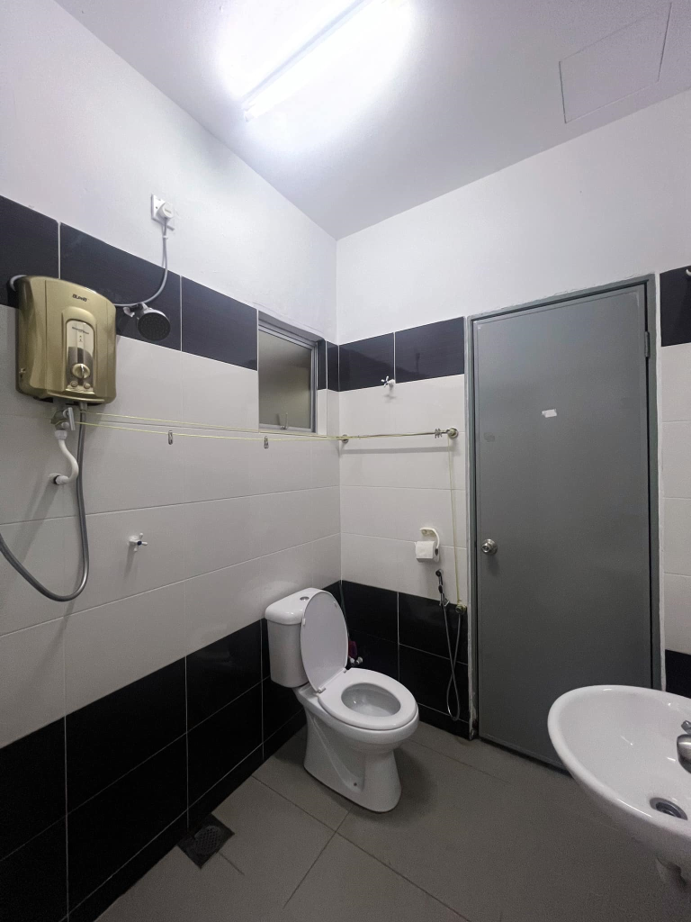 Taman Suria Fully Furnished Two and a Half Storey - photo 6