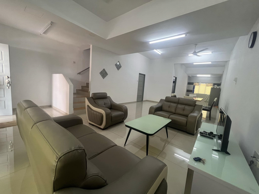 Taman Suria Fully Furnished Two and a Half Storey - photo 10
