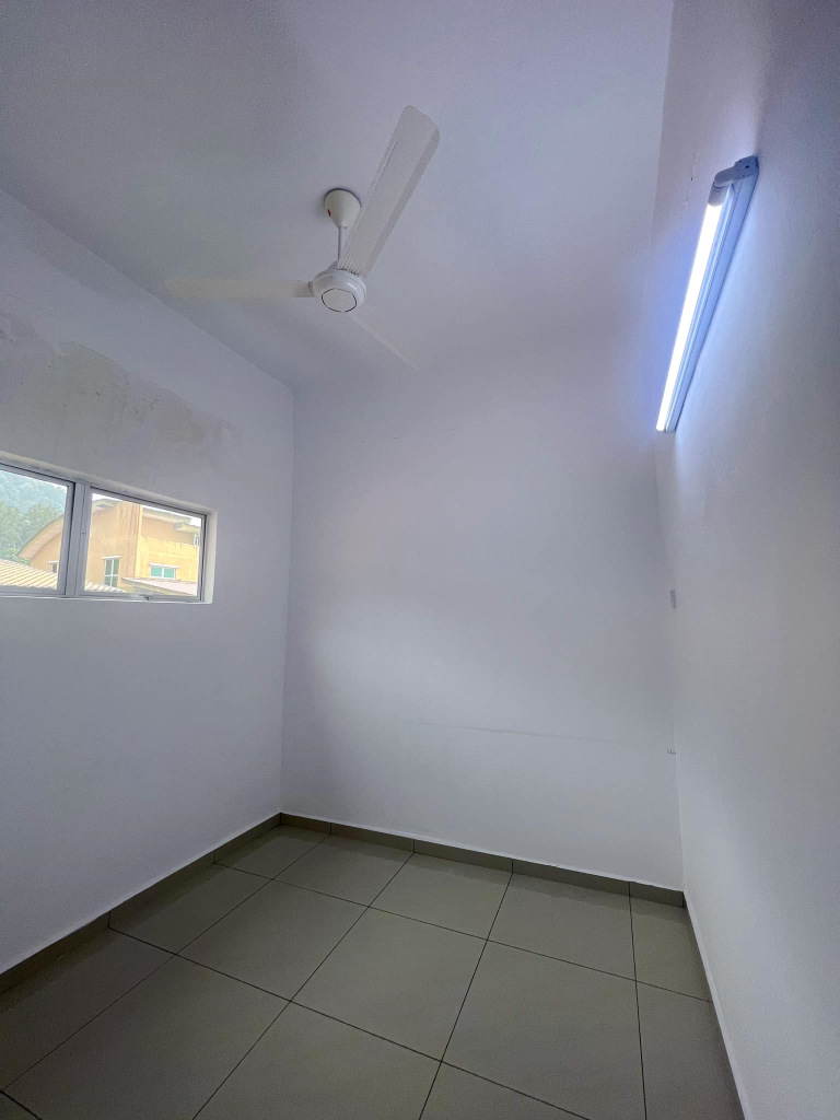 Taman Suria Fully Furnished Two and a Half Storey - photo 11