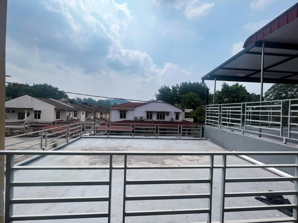 Taman Suria Fully Furnished Two and a Half Storey - photo 12