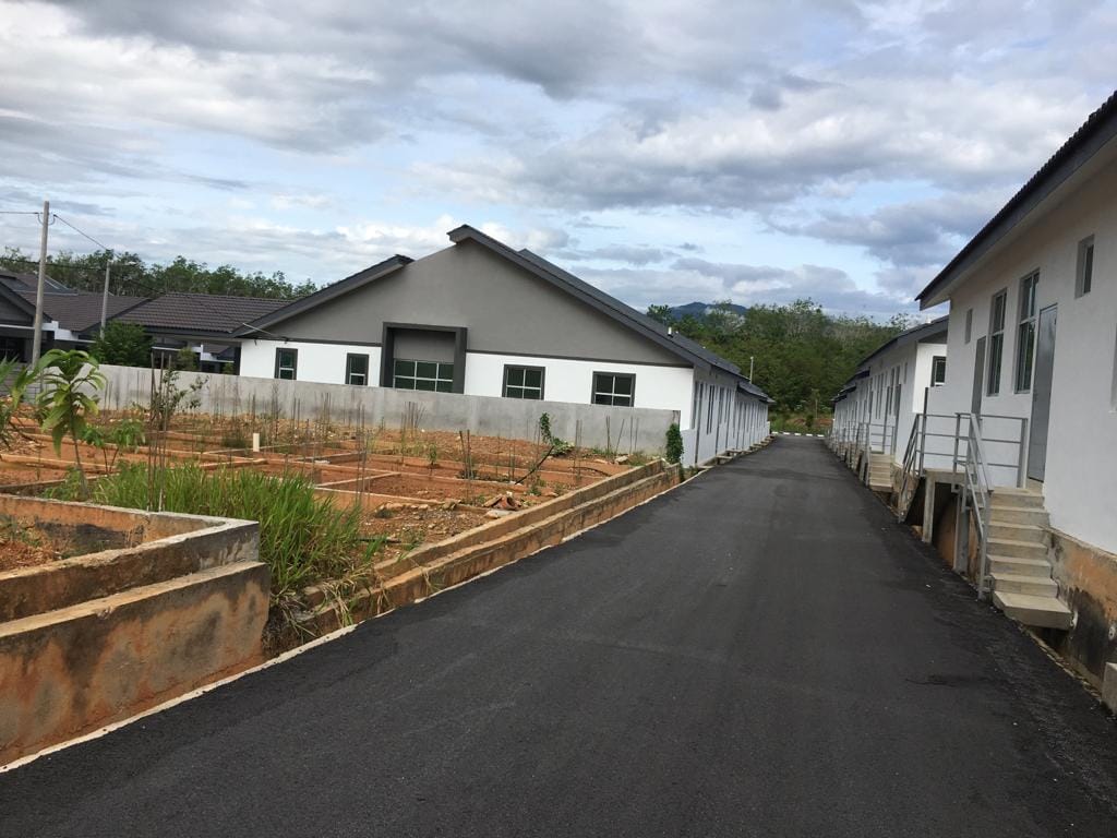Single Storey Terrace House Kuala Kangsar - photo 2