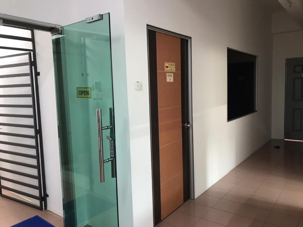 Freehold 4 Storey Shop For Sale At Medan Saujana - photo 3