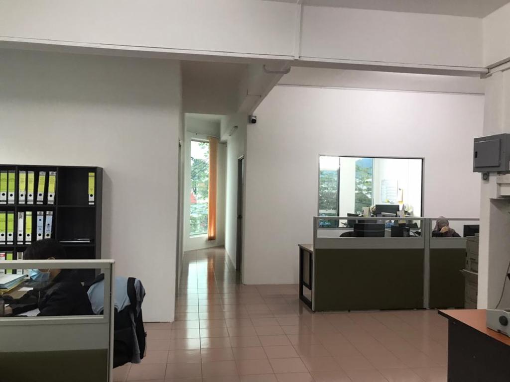 Freehold 4 Storey Shop For Sale At Medan Saujana - photo 4