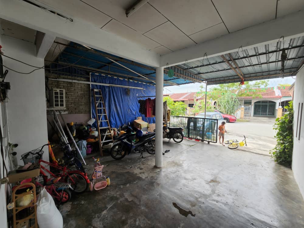 Below Market Value Freehold Single Storey - photo 3