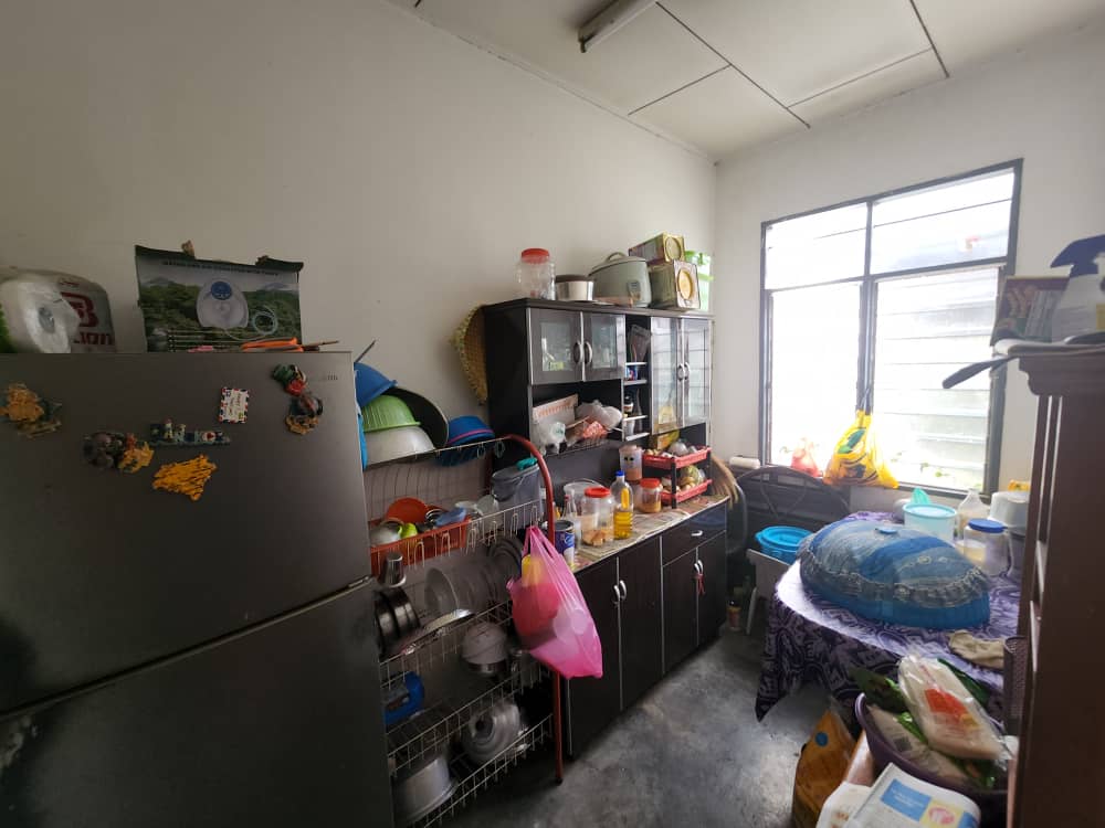 Below Market Value Freehold Single Storey - photo 6