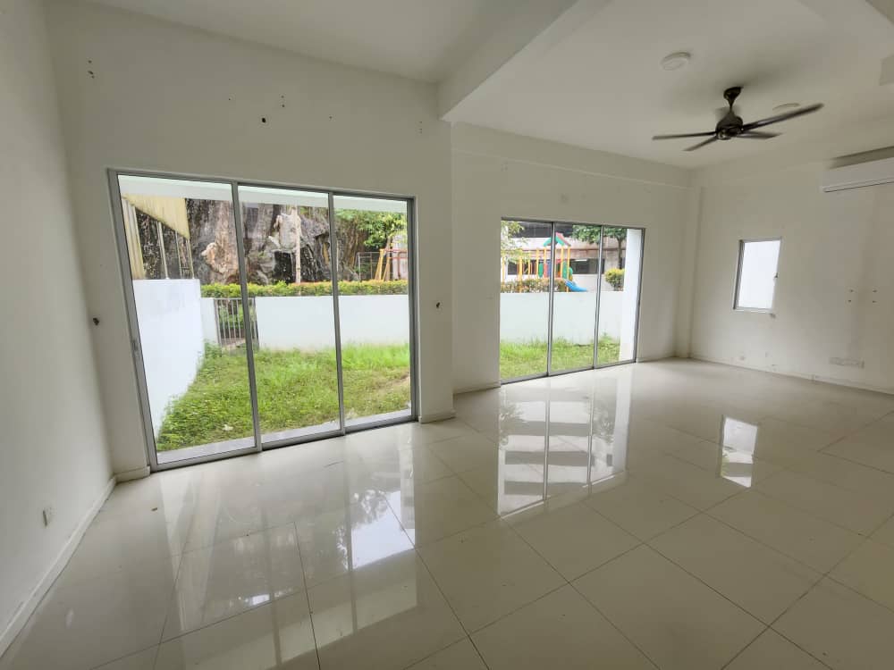 Crystal Creek 3 Storey Terraced House for Sale - photo 3
