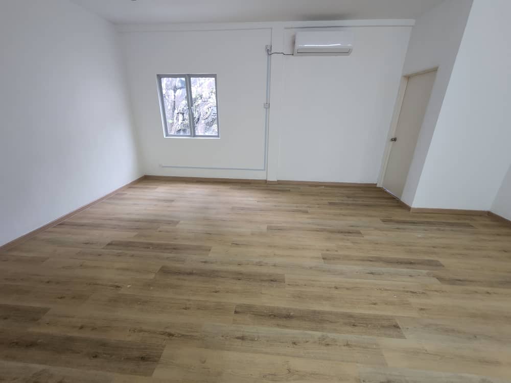 Crystal Creek 3 Storey Terraced House for Sale - photo 4