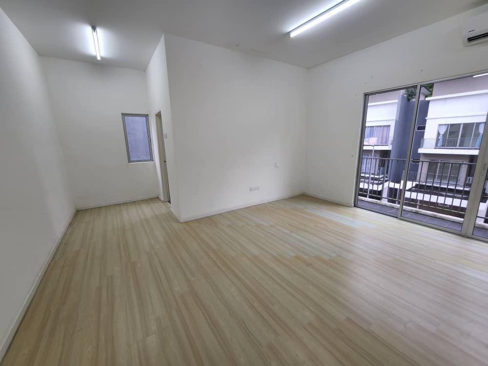 Crystal Creek 3 Storey Terraced House for Sale - photo 5