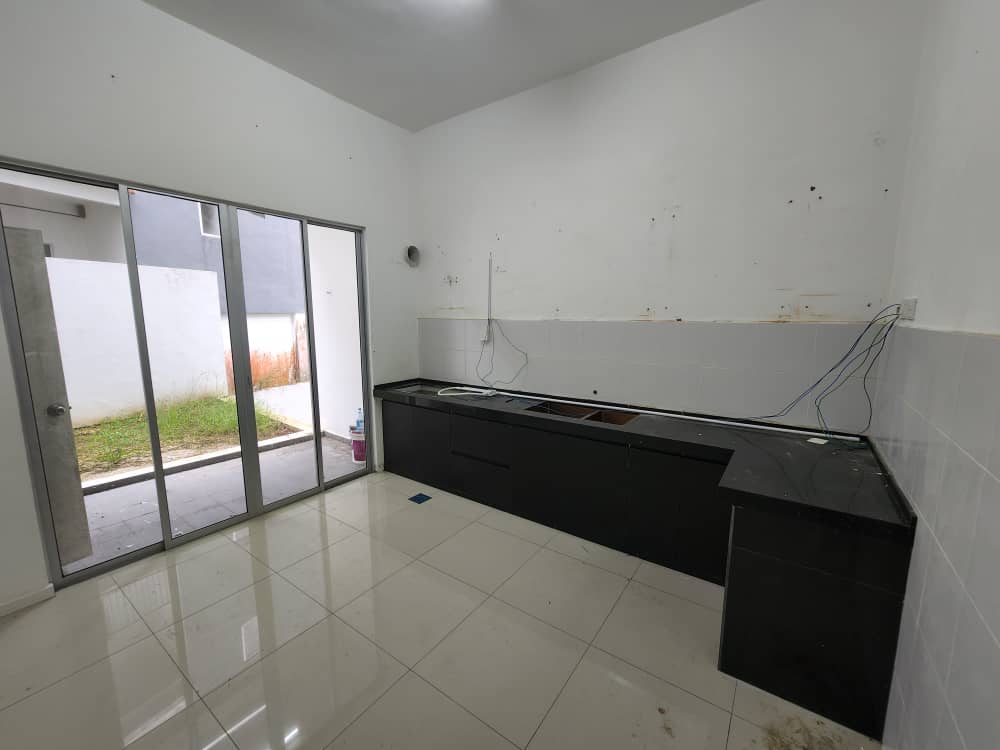 Crystal Creek 3 Storey Terraced House for Sale - photo 6