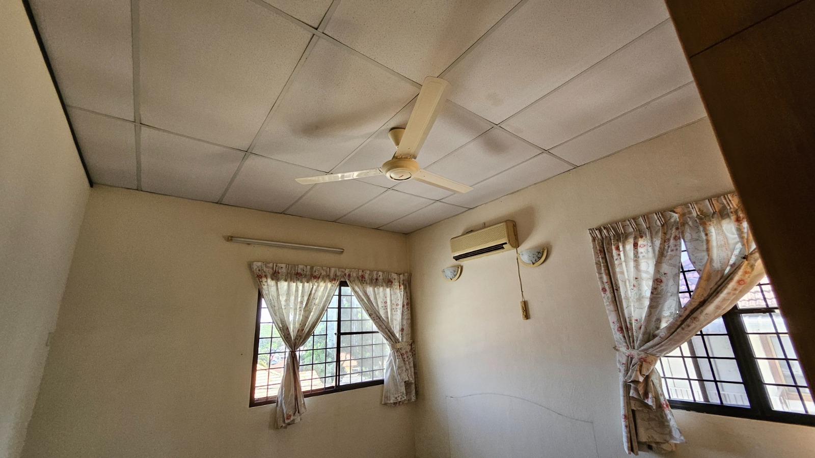 Double Storey Semi D Reservoir Crescent Ayer Itam - photo 3