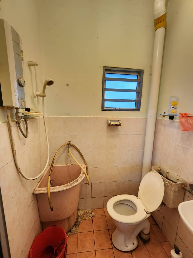 Double Storey Corner Big Land Taman Suria For Sale - photo 9