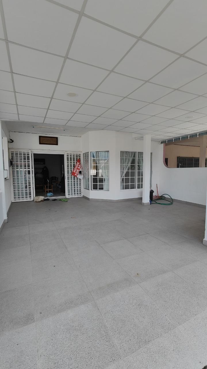 Fully Renovated Freehold Taman Pengkalan Ayu - photo 2