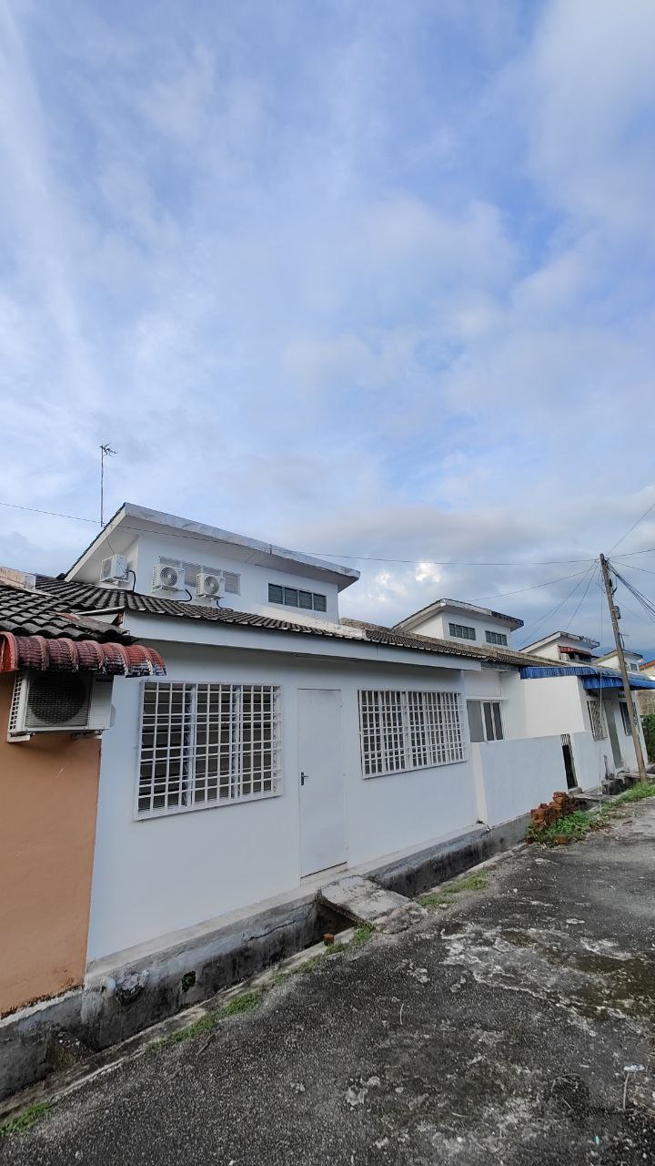 Fully Renovated Freehold Taman Pengkalan Ayu - photo 9