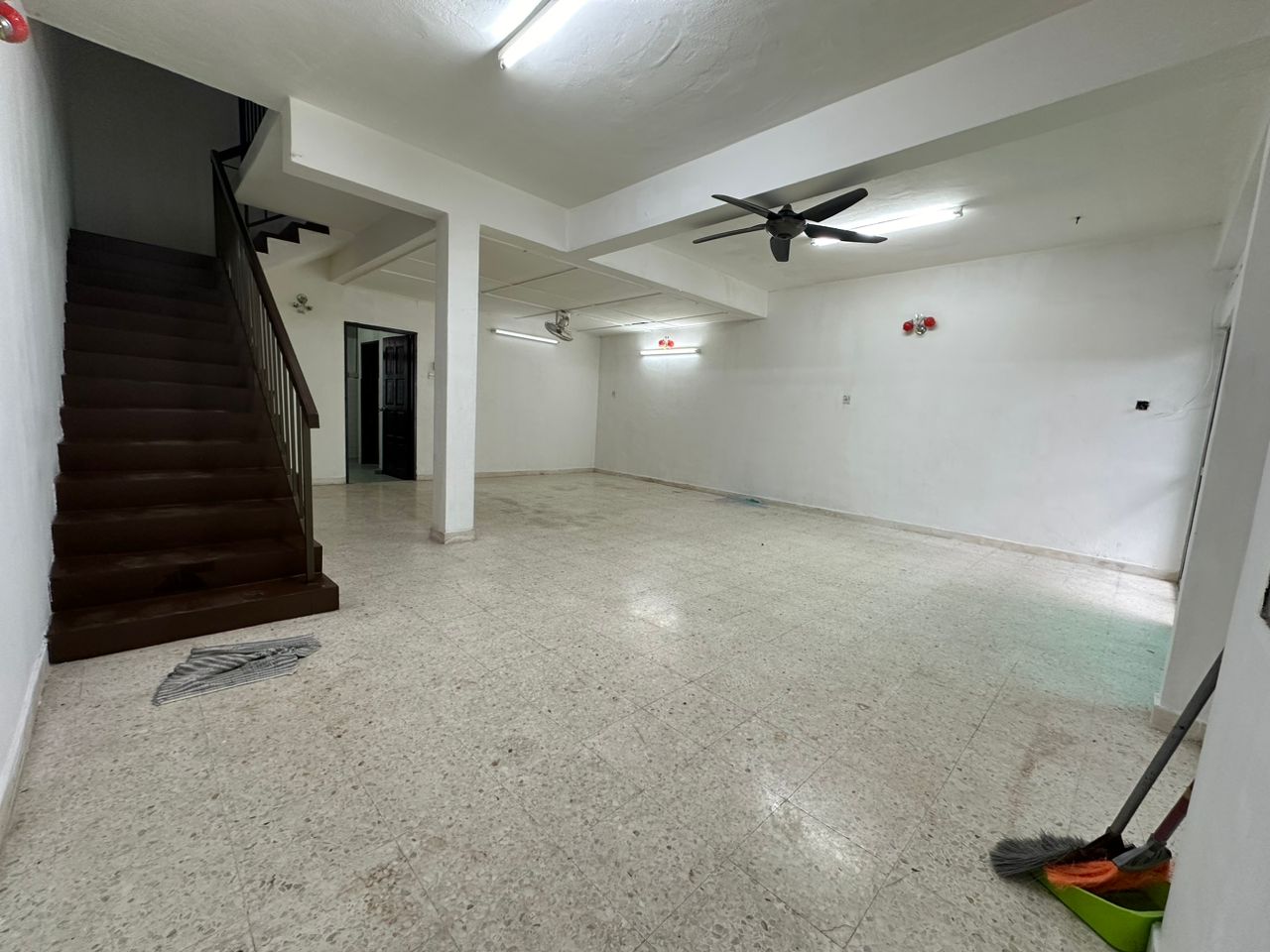 2 Units Freehold 3 Storey Fair Park Ipoh For Sale - photo 3