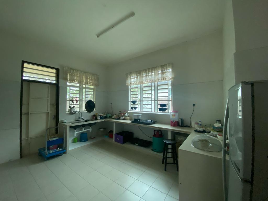 Single Storey Bungalow Taman Rupawan Indah  Rent - photo 2
